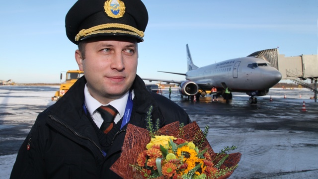 Свой первый самостоятельный полет Василий Лоскутов совершил на одном из девяти в парке авиакомпании B737-500, выполнив рейс по маршруту «Санкт-Петербург – Архангельск».